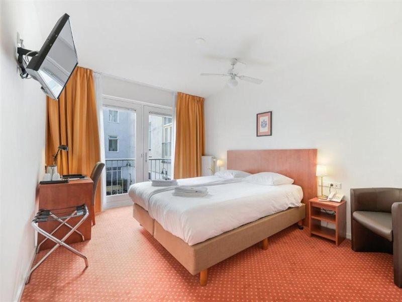 Ambassador Centre Hotel 3*